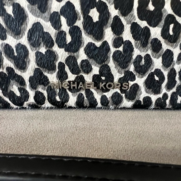 Michael Kors Empire medium chain pouchette with black leather - Picture 2 of 7
